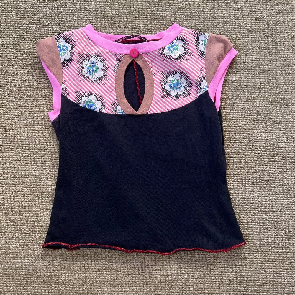 Black and Pink Keyhole Capsleeve Shirt Size Small - Picture 2 of 10
